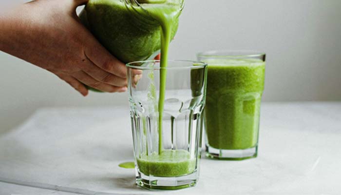 Celery Juice: Should You Be Juicing or Munching on Celery?