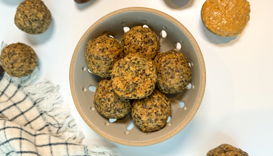 Easy Vegan Bliss Balls with Peanut Butter & Dates